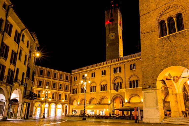 Piazza-dei-Signori-square-in-Treviso-Italy-