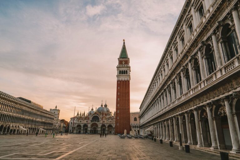 piazza-san-marco-toa-heftiba-61zleiiak5s-unsplash_198387_1664354027